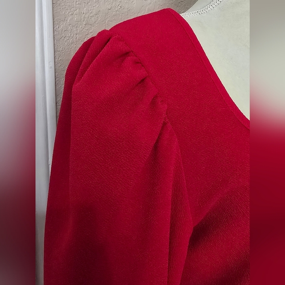 Red shirt with flowy sleeves - Picture 4 of 5